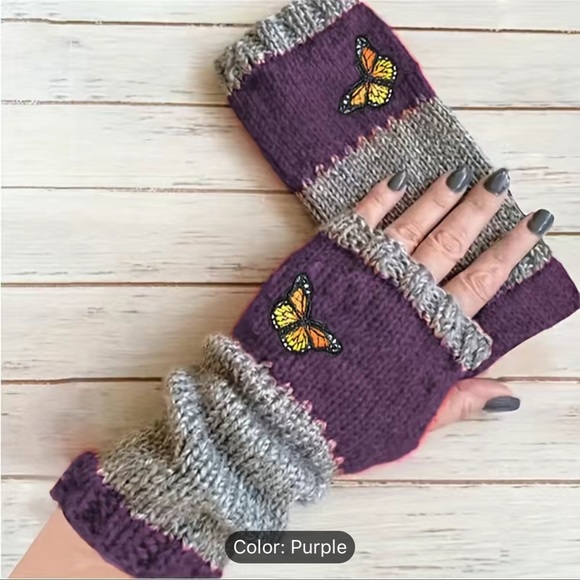 Accessories - NWT 🦋 PURPLE EMBROIDERED BUTTERFLY KNIT FINGERLESS GLOVES One Size
